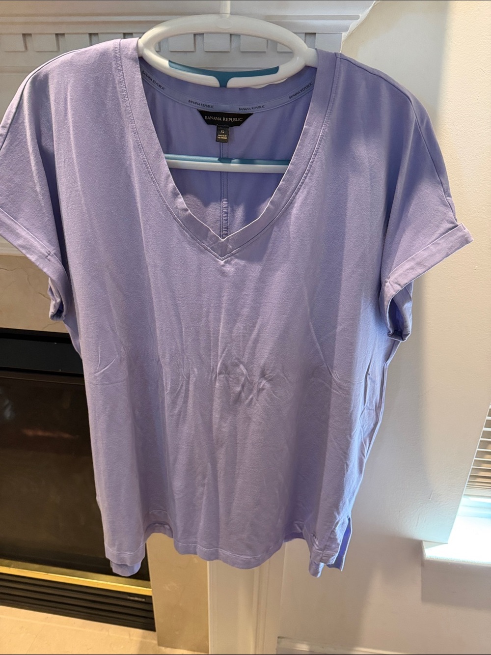 Banana Republic Light Lavender V-Neck Short Sleeve Tee